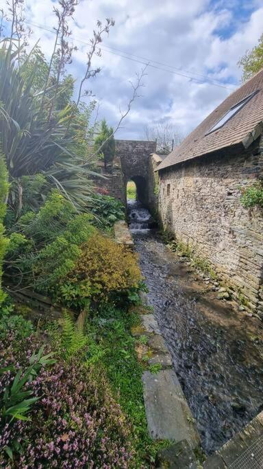Ancien Moulin Pres D'Un Ruisseau Villa Sallen Exterior foto