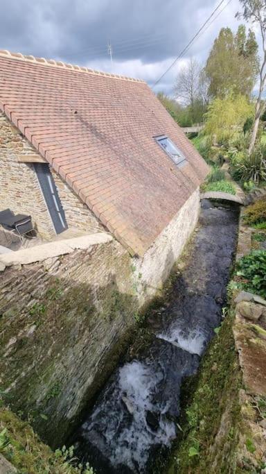Ancien Moulin Pres D'Un Ruisseau Villa Sallen Exterior foto